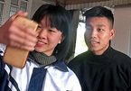 Nữ sinh e lệ selfie với hậu vệ Văn Thanh