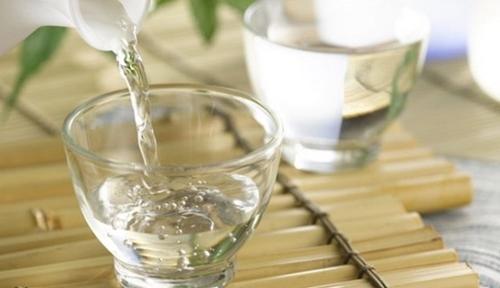 Mẹo lau kính đón Tết sạch trong nháy mắt để nhà luôn sang, sáng như mới