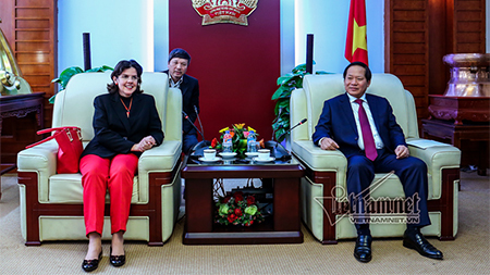 Cuộc trò chuyện của Bộ trưởng TT&TT và nữ Đại sứ về U23 Việt Nam