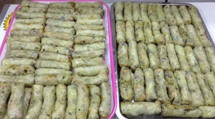 Tết 'fastfood': Cỗ đông lạnh đóng hộp, hâm nóng mời các cụ