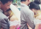 Cô dâu Nghệ An ôm cha khóc nức nở trước khi về nhà chồng