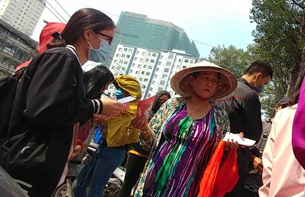 Cháy vé miễn phí giao lưu U23, CĐV Sài Gòn bị chào vé 'chợ đen'