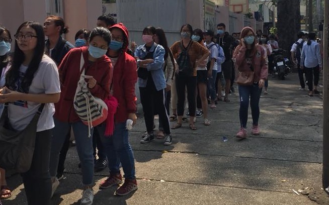 Xếp hàng dài nhận vé giao lưu U23 Việt Nam