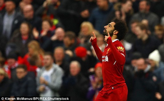 Salah lập cú đúp, Liverpool chia điểm siêu kịch tính với Tottenham