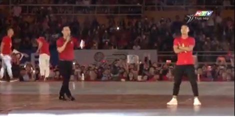 Văn Thanh tái hiện màn ăn mừng cực