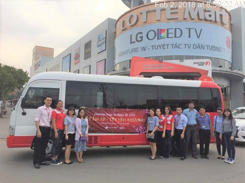 LOTTE Mart tặng 800 phần quà Tết yêu thương