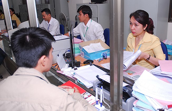 Muốn kết hôn, người Việt Nam phải sang nước ngoài xác nhận độc thân?