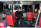 Nửa đêm, Kim Jong Un ngồi thử xe buýt điện
