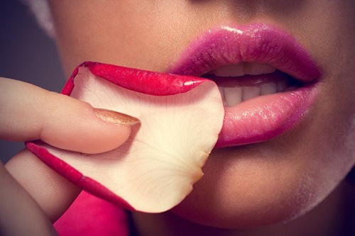 6 cách làm môi đỏ tự nhiên khiến bạn bất ngờ