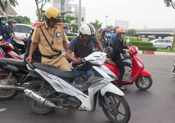 Làm móp xe ô tô do bị xô đẩy, tôi có phải bồi thường?