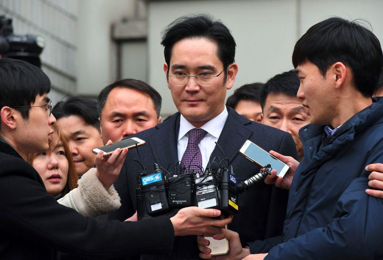 “Thái tử” tập đoàn Samsung thoát án tù dù mang trọng tội
