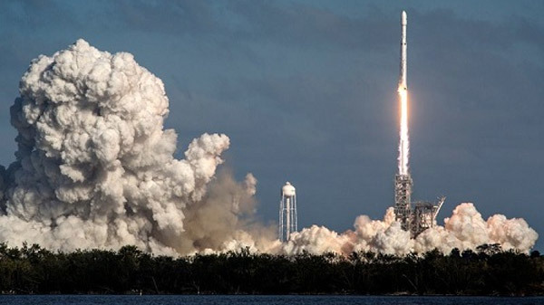 SpaceX phóng thành công tên lửa mạnh nhất thế giới