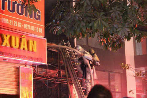 cháy nhà 5 tầng Trần Duy Hưng