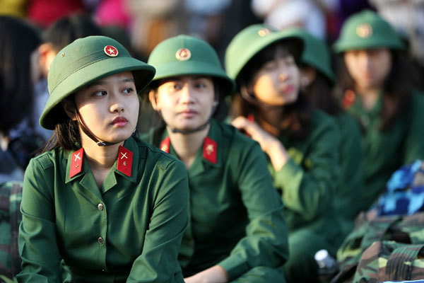 Nữ giới chỉ tốt nghiệp phổ thông có được tham gia nghĩa vụ quân sự?