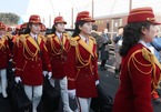 Đội cổ động viên Triều Tiên gây “choáng” tại lễ thượng cờ