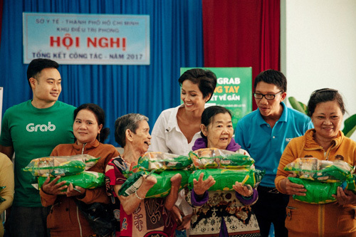 Grab VN gửi tặng người nghèo 1000 phần quà Tết