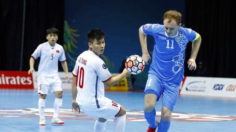 Tuyển futsal Việt Nam trả giá vì 