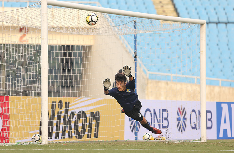 Tiến Dũng bay như chim, chờ toả sáng ở AFC Cup