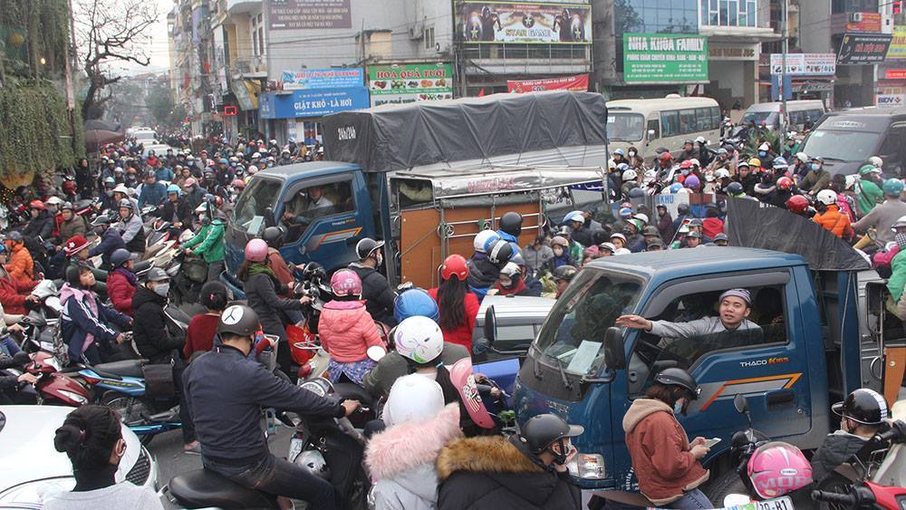 Hà Nội: Ngàn xe chôn chân giữa đường ngày giáp Tết