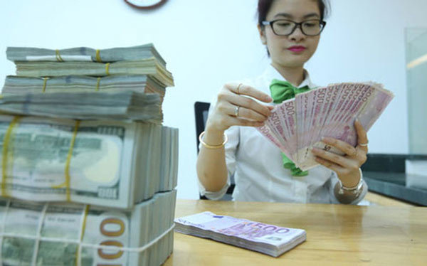 Nỗi sợ 'sập sàn', ám ảnh Thiên nga đen: 1 tháng 2 cú giáng giật mình