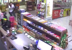 10 clip 'nóng': Nữ cảnh sát hạ gục toán cướp sau cuộc đấu súng