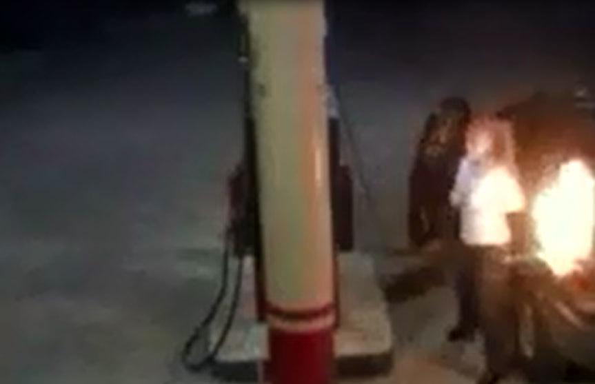 Cháy xe vì… áo len tích điện