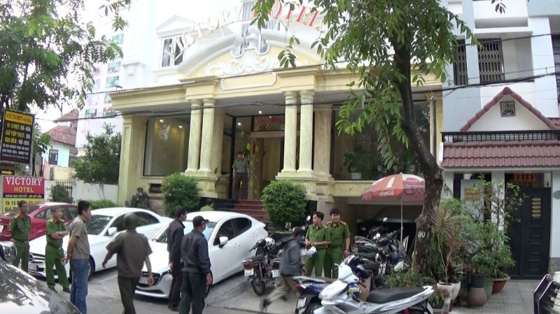 Hàng chục thanh niên 'phê' ma túy trong khách sạn ở Sài Gòn