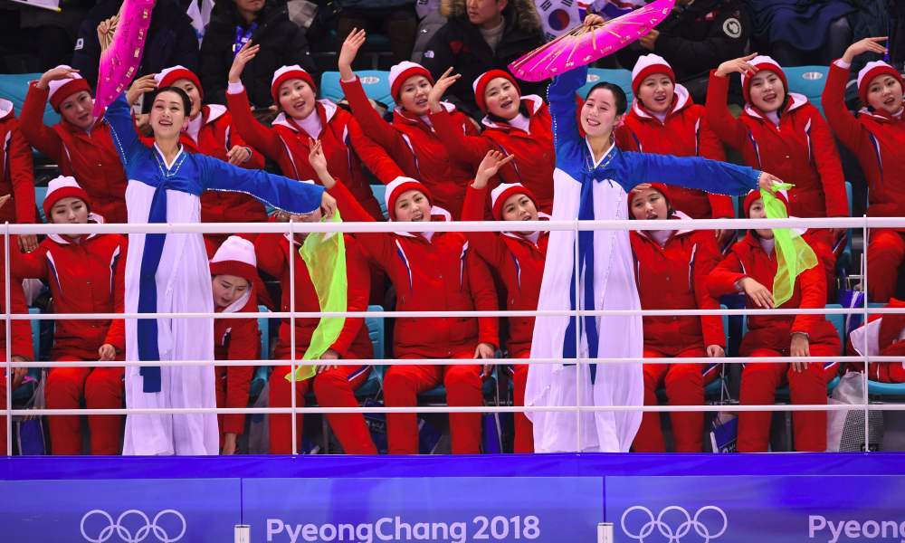 Xem đội quân sắc đẹp Triều Tiên 'làm nóng' khán đài ở Hàn Quốc