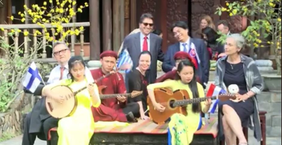 Đại sứ châu Âu trải nghiệm Tết