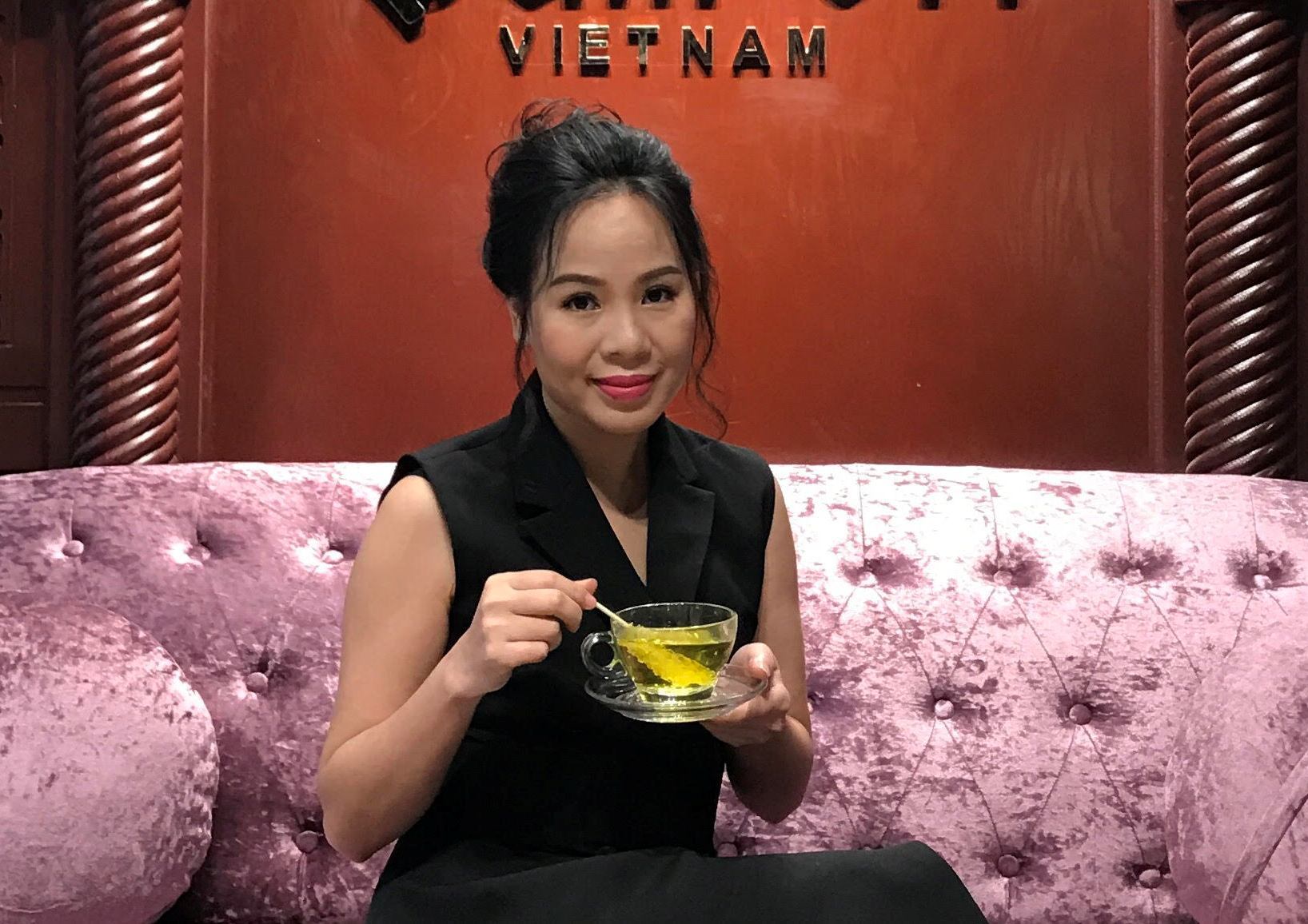 Chị gái văn phòng bỏ việc thành bà trùm 'vàng đỏ' Việt Nam