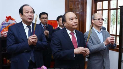 Dâng hương tưởng nhớ Tổng bí thư Nguyễn Văn Linh, Thủ tướng Phạm Văn Đồng