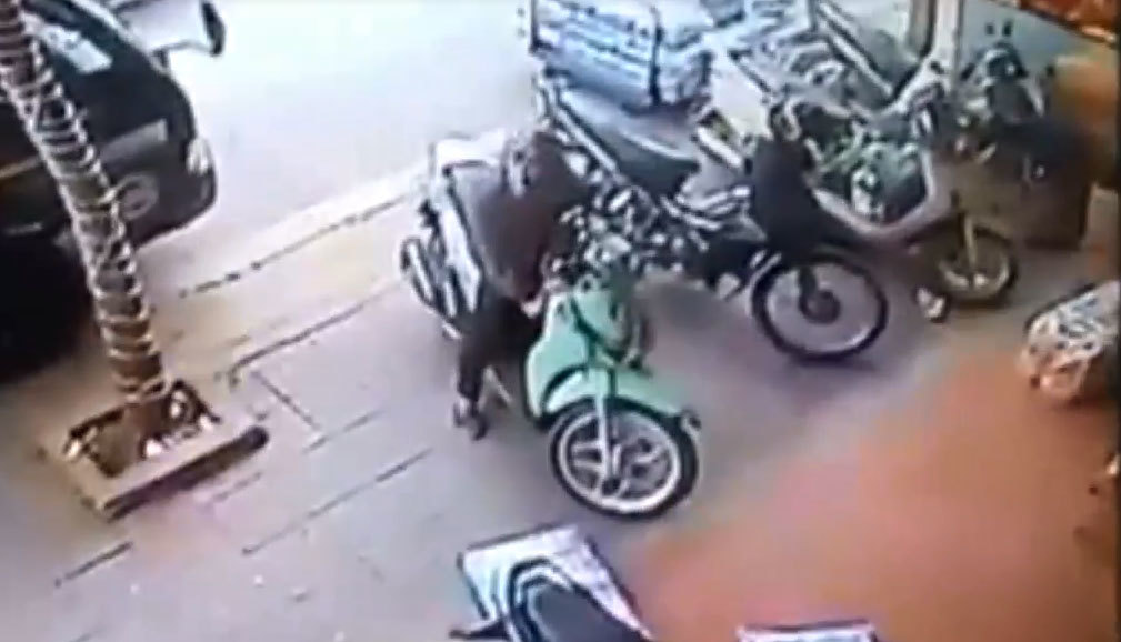 Đạo chích phá khóa điện, trộm SH trong 3 giây ở Vĩnh Phúc