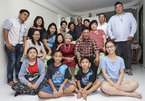 Cách gia đình 4 thế hệ người Singapore giữ "hồn Tết"