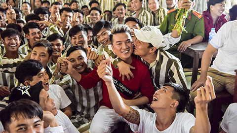 Đàm Vĩnh Hưng mang tiếng hát đến trại giam ngày Valentine