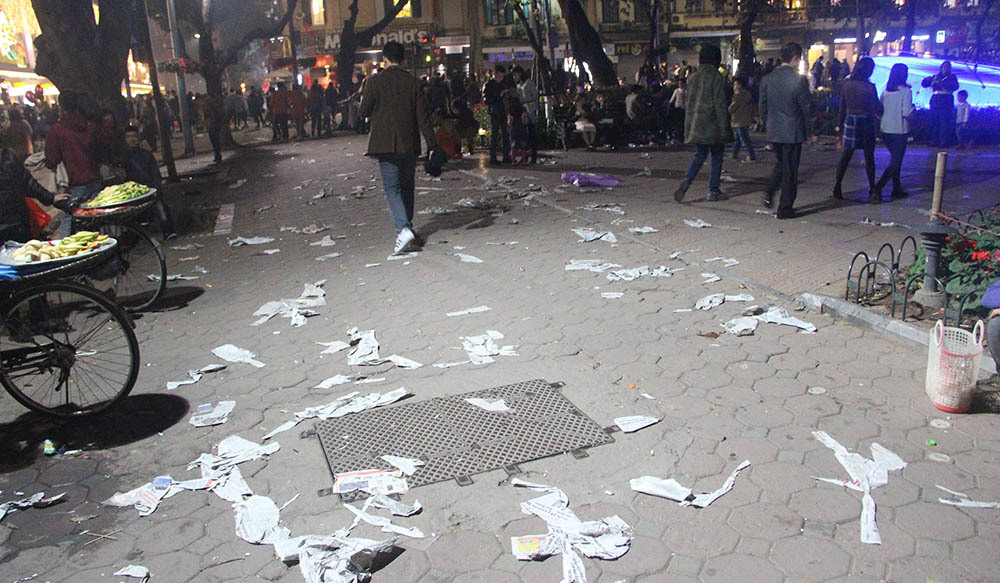 rác thải hồ gươm