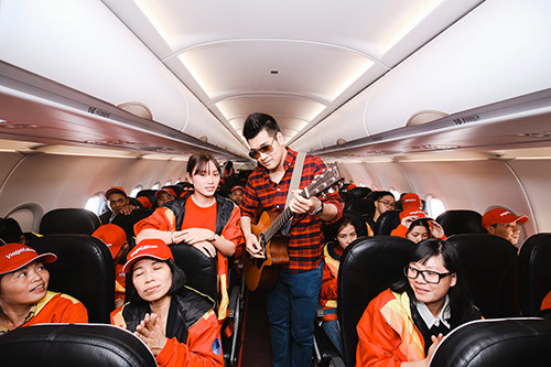 Tết rộn ràng trên chuyến bay ‘Chắp cánh yêu thương’