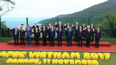 Bức ảnh các lãnh đạo APEC 2017: ‘Nghẹt thở’ đến phút cuối cùng
