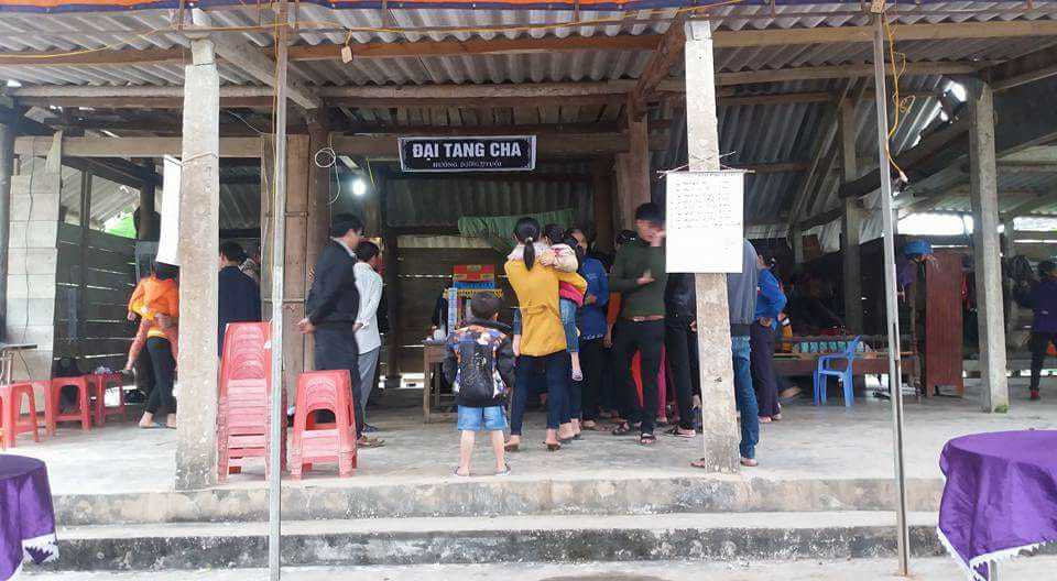 Côn đồ xông vào nhà đánh chết người đang ngồi chúc Tết