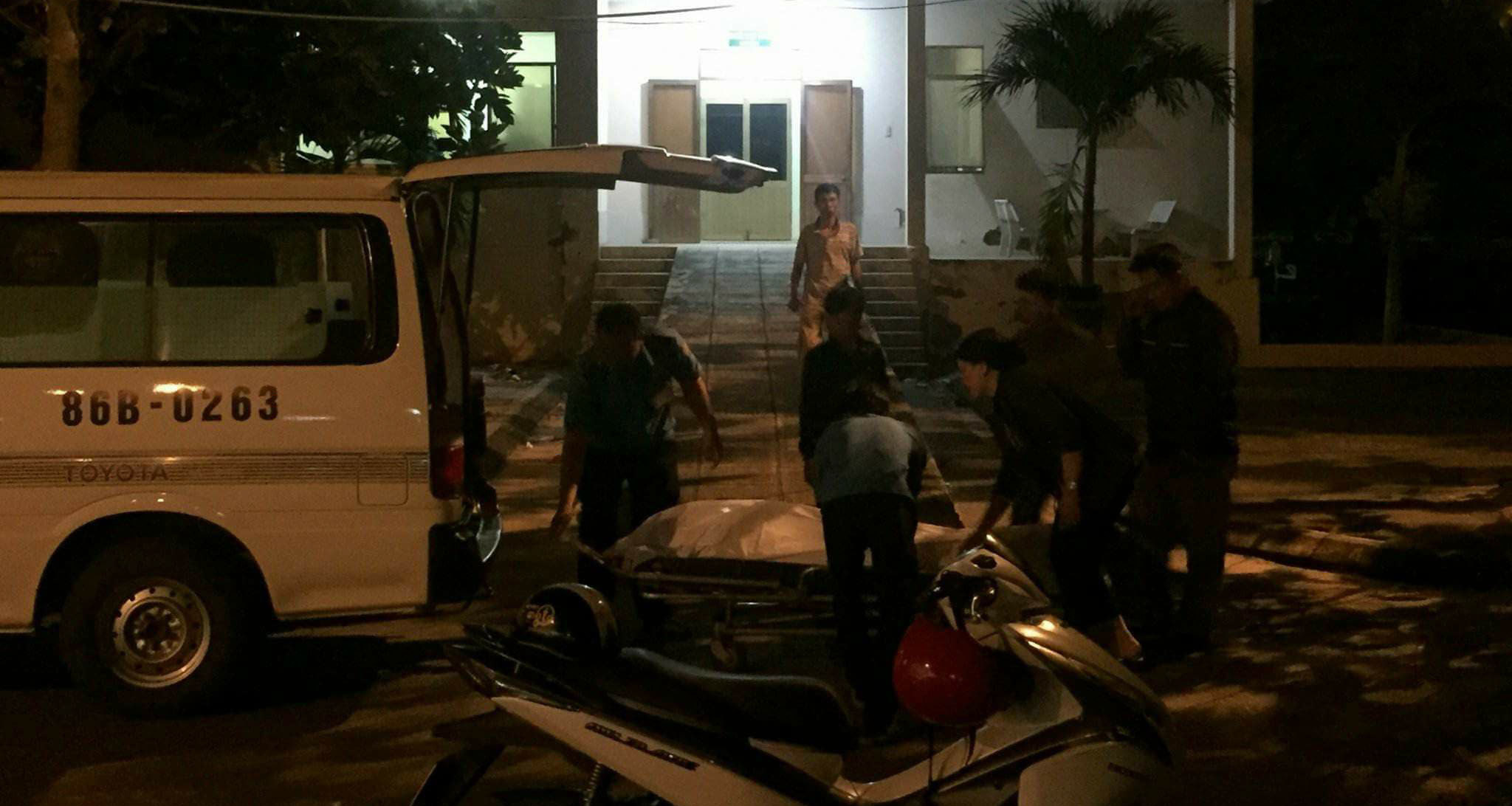 Đi chơi Tết, nam sinh lớp 9 bị chém lìa tay, thiệt mạng