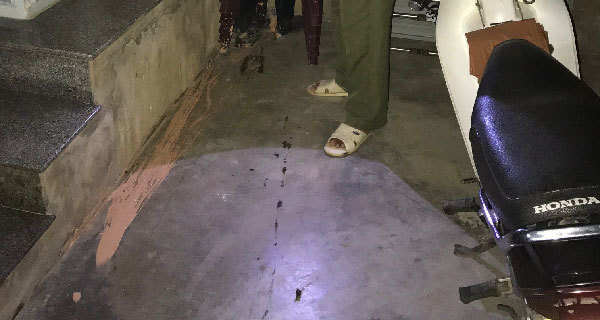 Gia đình thương binh bị ném chất bẩn vào nhà