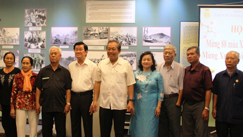 Phó Thủ tướng Trương Hòa Bình dự họp mặt chiến sĩ cách mạng bị địch bắt tù đày