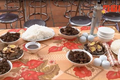 Làng ăn thịt chó mùng 4 Tết ở Hà Nội
