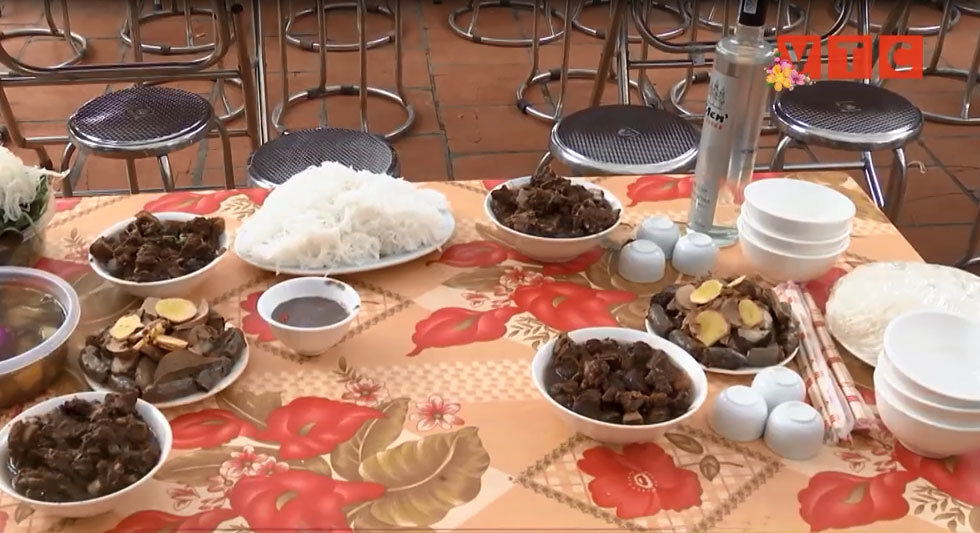 Làng ăn thịt chó mùng 4 Tết ở Hà Nội