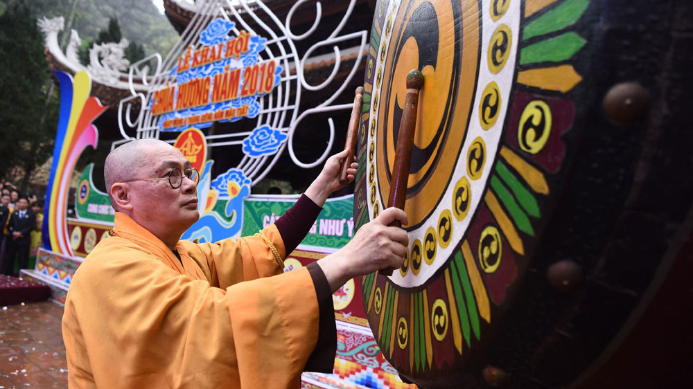 đánh trống khai hội chùa Hương sửa