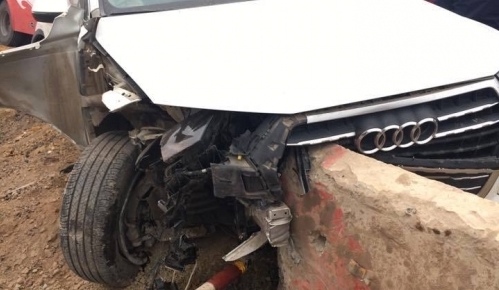 Xe khách tông liên tiếp 2 xế hộp bẹp dúm trên cao tốc Pháp Vân