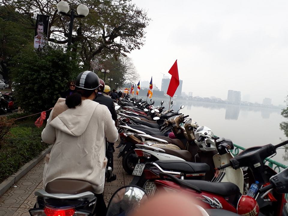 Du xuân bị chặt chém: Tô bún 150 ngàn, vé xe tăng gấp đôi