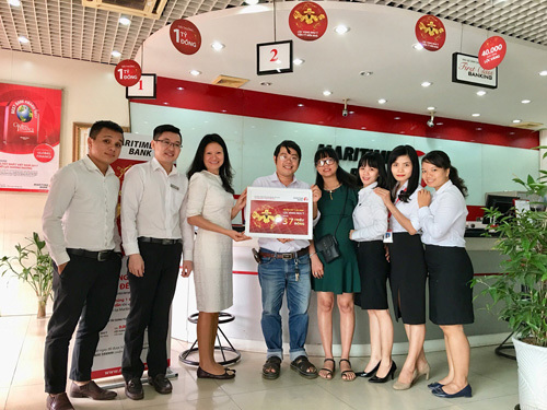 Maritime Bank trao 4 cây vàng cho khách hàng