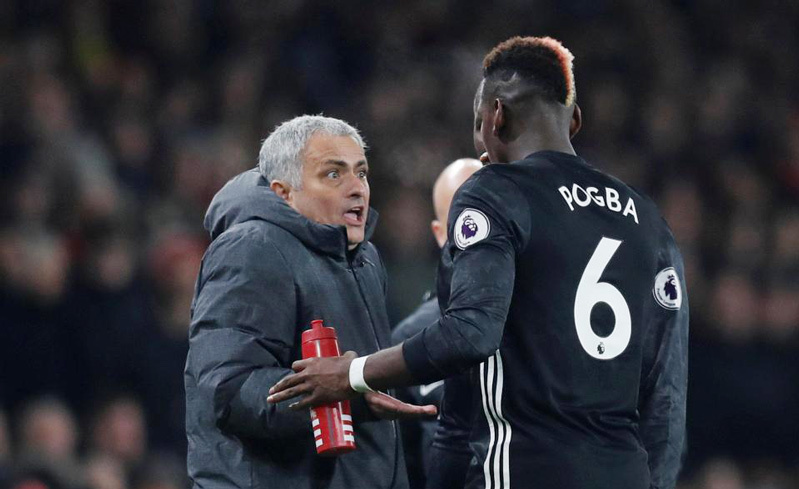 Lý do sốc Mourinho ném Pogba lên ghế dự bị