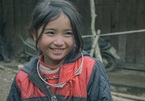 Nụ cười 'tan chảy trái tim' của bé gái H'Mông 'hút' dân mạng