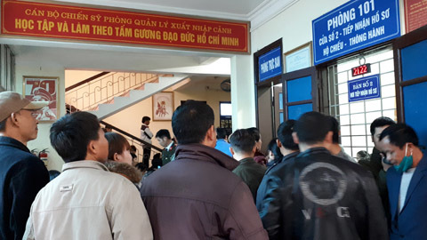 Hết Tết, người ở Nghệ An đổ xô làm hộ chiếu